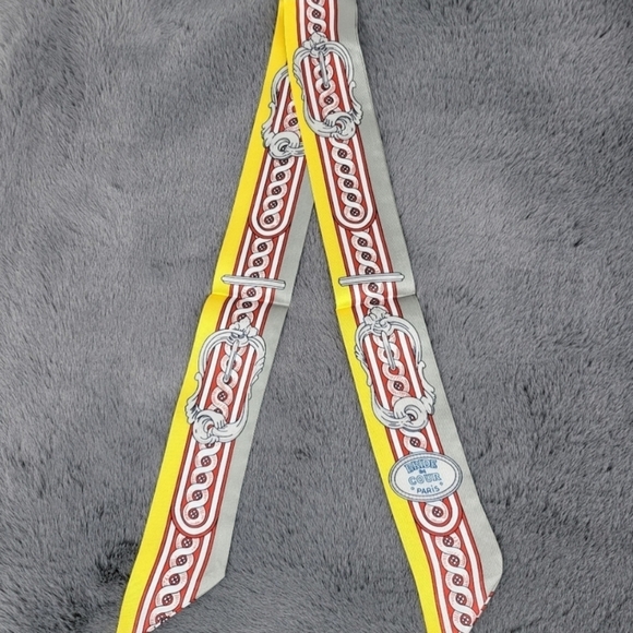 New Yellow Print Silk Skinny Scarf Twilly - Picture 5 of 5